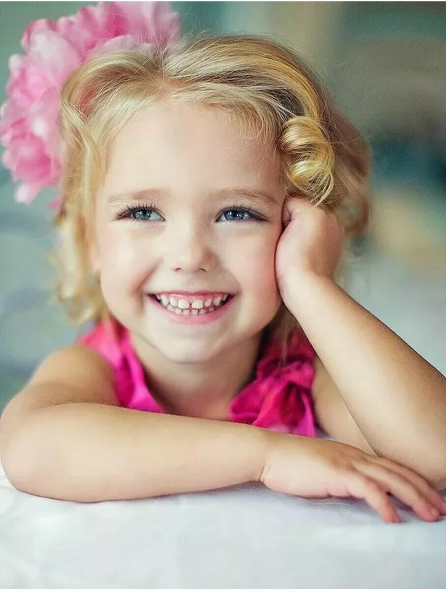 Улыбка детей самое. Детские улыбки. Девочка улыбается. Ребенок улыбается. Радостные дети.