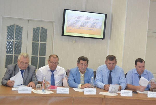 Председатель Тамбовского Профобъединения Г. Афанасов (второй слева) на заседании Совета Ассоциации территориальных объединений организаций профсоюзов ЦФО.