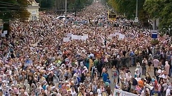 В Киеве  крестный ход в честь 1030-летия Крещения Киевской Руси!...  собрал до 250 тыс. участников!