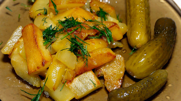 Видео-рецепт приготовления жареной картошки.
Подробный видео рецепт вы можете увидеть на нашем канале Вкусное видео в YouTube по ссылке
https://youtu.be/jhvlphB7vfU