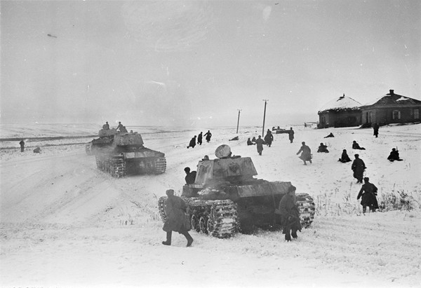 Январь 1943 года. "В атаку"
Фотограф: Аркадий Шайхет