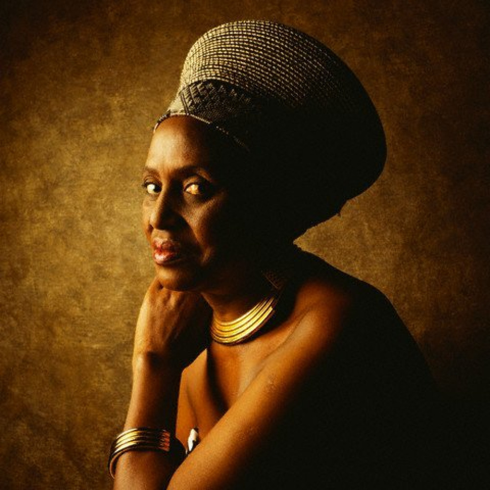 Makeba. Miriam Makeba. Макеба Африка. Долли ратиби южноафриканская певица. Мириам Макеба в молодости.