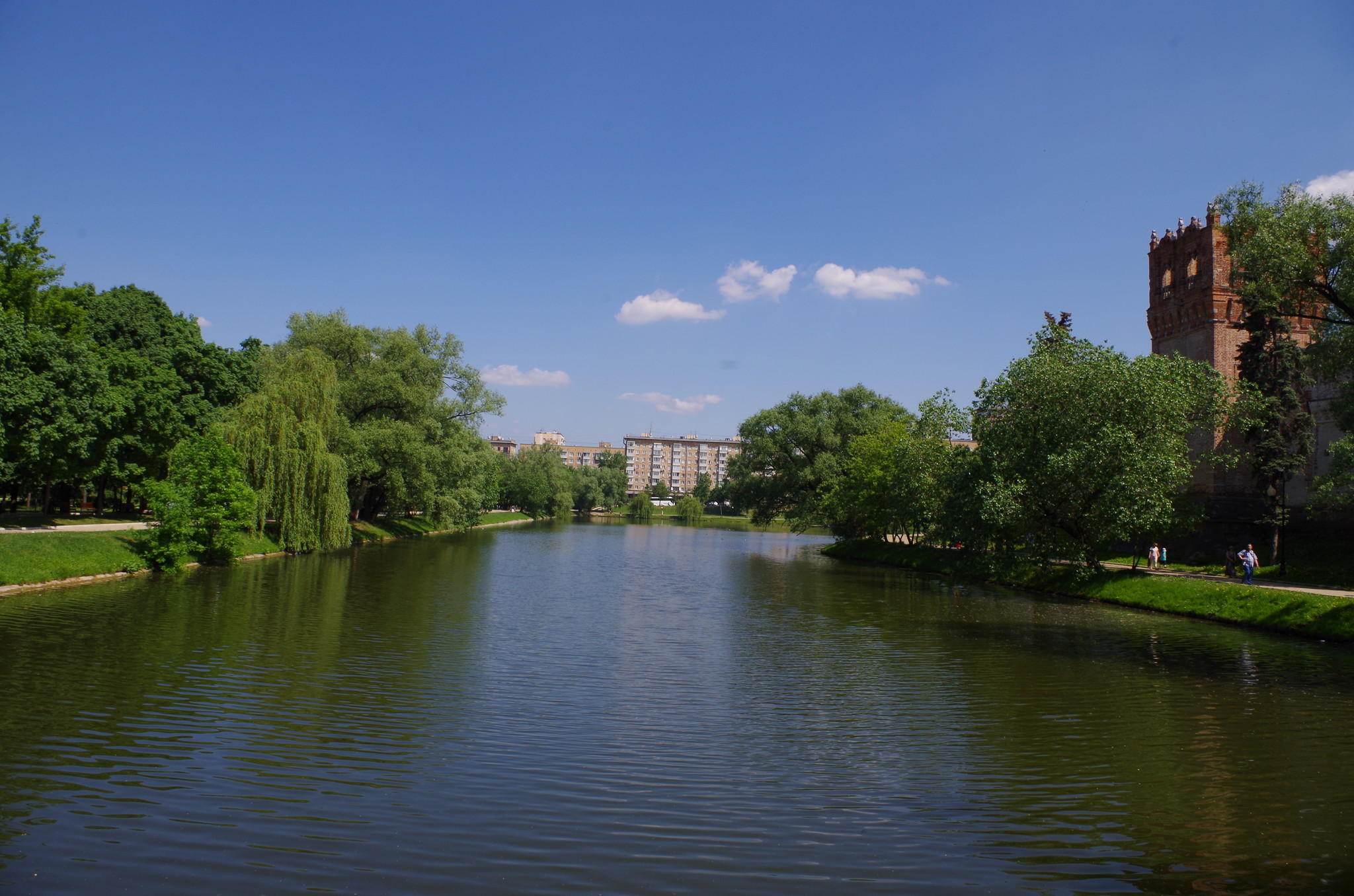 Лаврентьева монастыря парк, пруд, источник